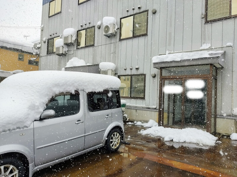 【実体験】アパートの雪かきはどこまでやるの？駐車場や捨て場所も解説