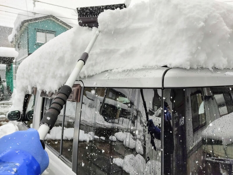 徹底解説 車の雪かき方法とガラス凍結時の解決策 ころぽく