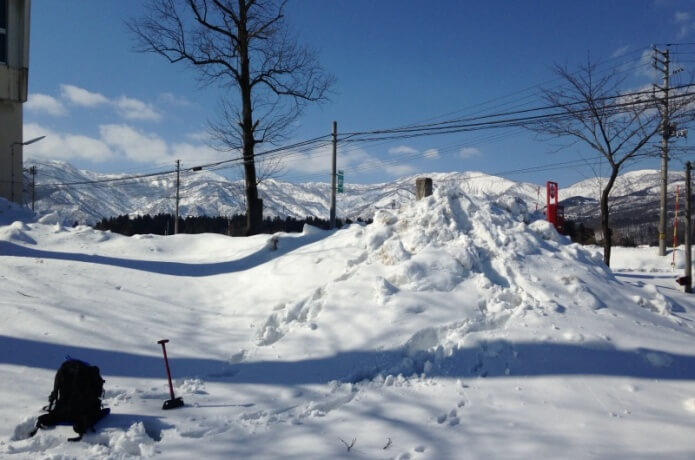 妙高の雪とショベル